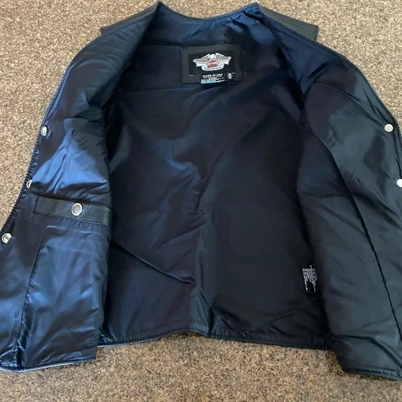 Harley Davidson Women’s USA Leather Vest Med EUC​​​​​​​​ - Picture 4 of 10